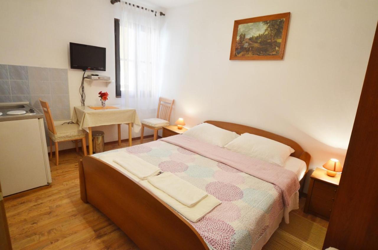 Andronella Studios Ровинь Экстерьер фото